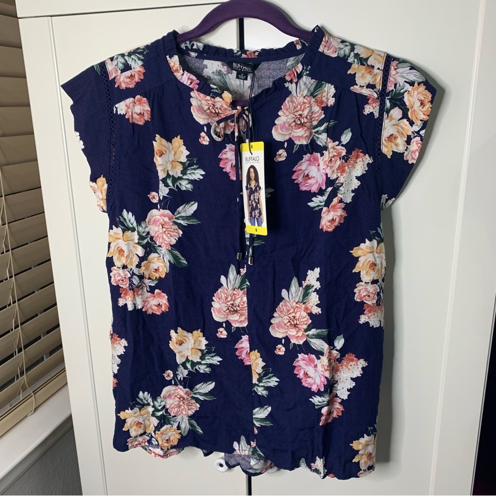 NWT Buffalo David Bitton Flutter Sleeve Blouse